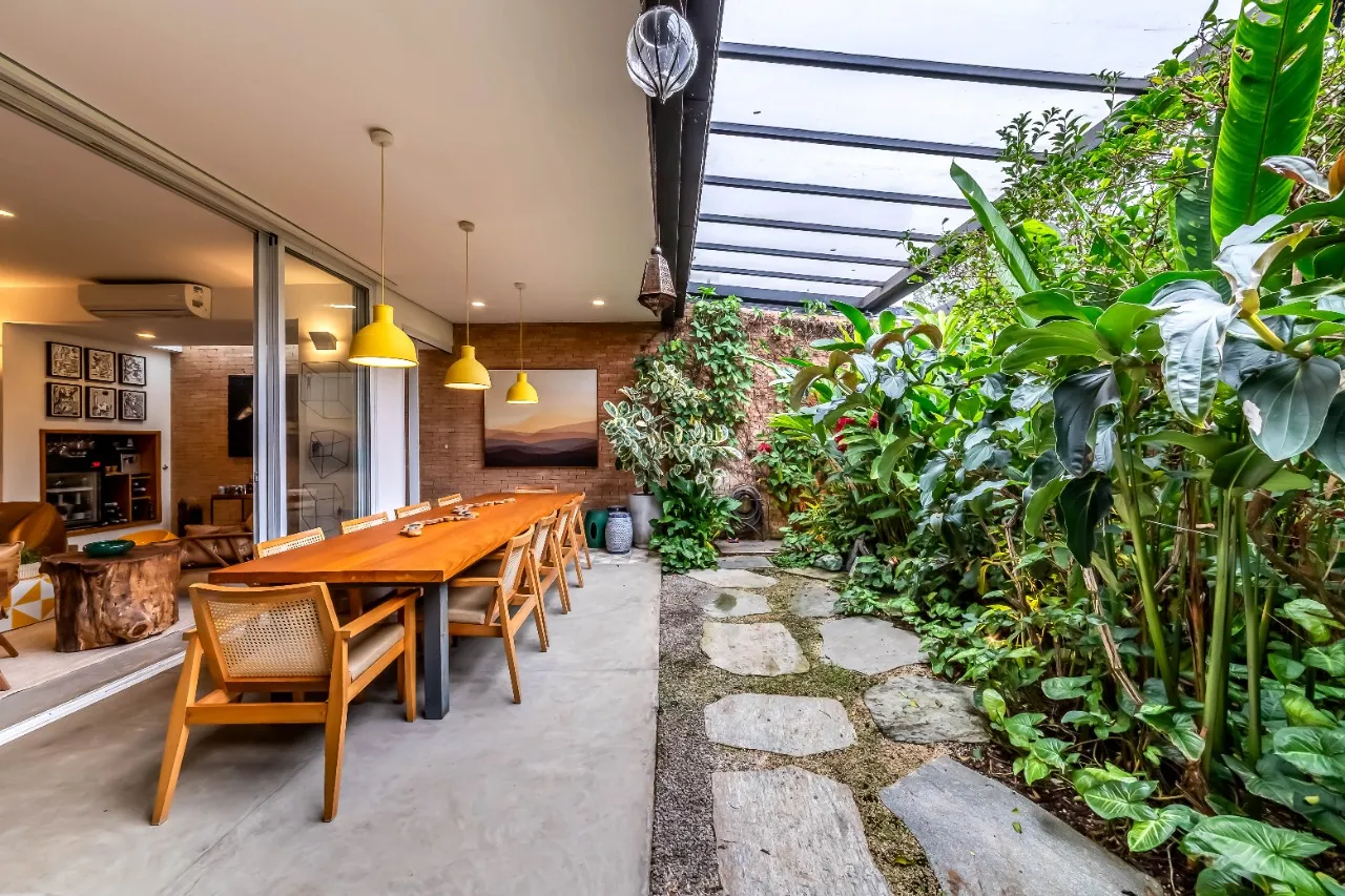 Arquitetura que valoriza o essencial em Carmelitas · demonstração