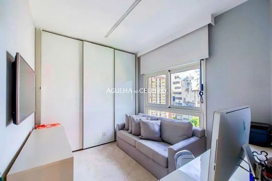 Arquitetura que valoriza o essencial em Carmelitas · demonstração