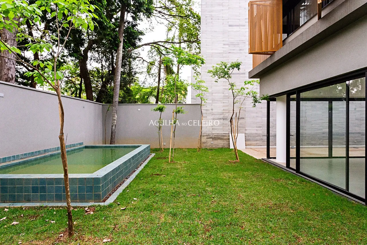 Arquitetura que valoriza o essencial em Carmelitas · demonstração