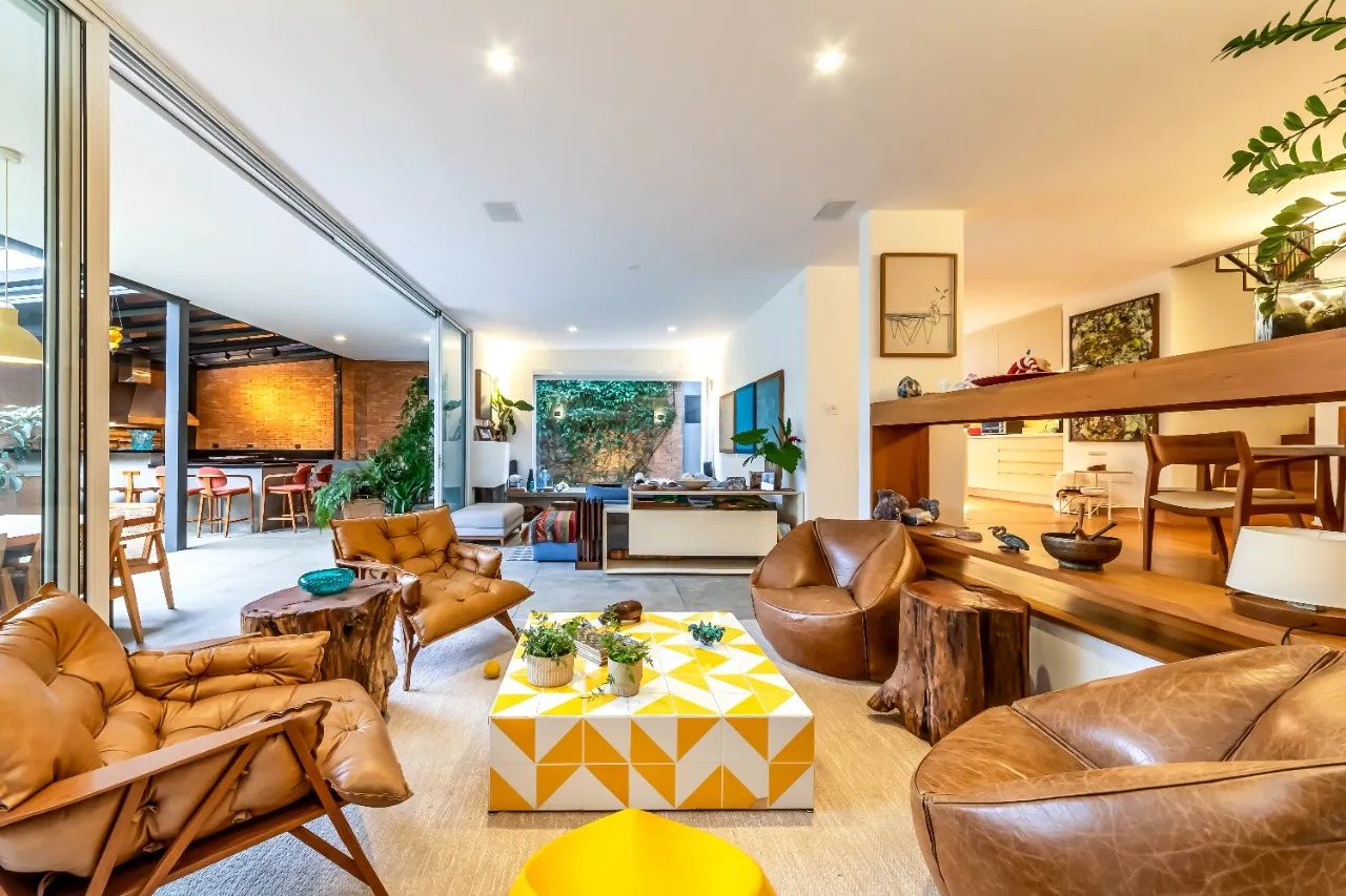 Arquitetura que valoriza o essencial em Carmelitas · demonstração