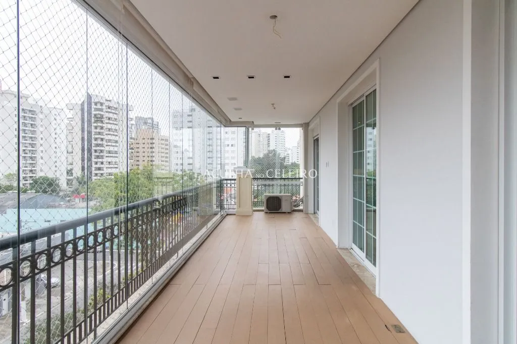 Arquitetura que valoriza o essencial em Carmelitas · demonstração