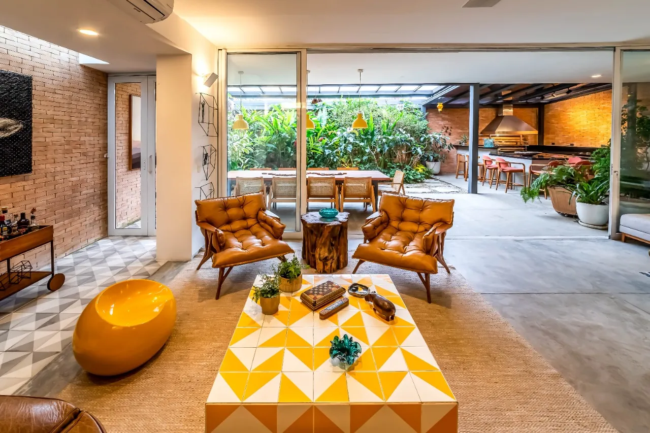 Arquitetura que valoriza o essencial em Carmelitas · demonstração