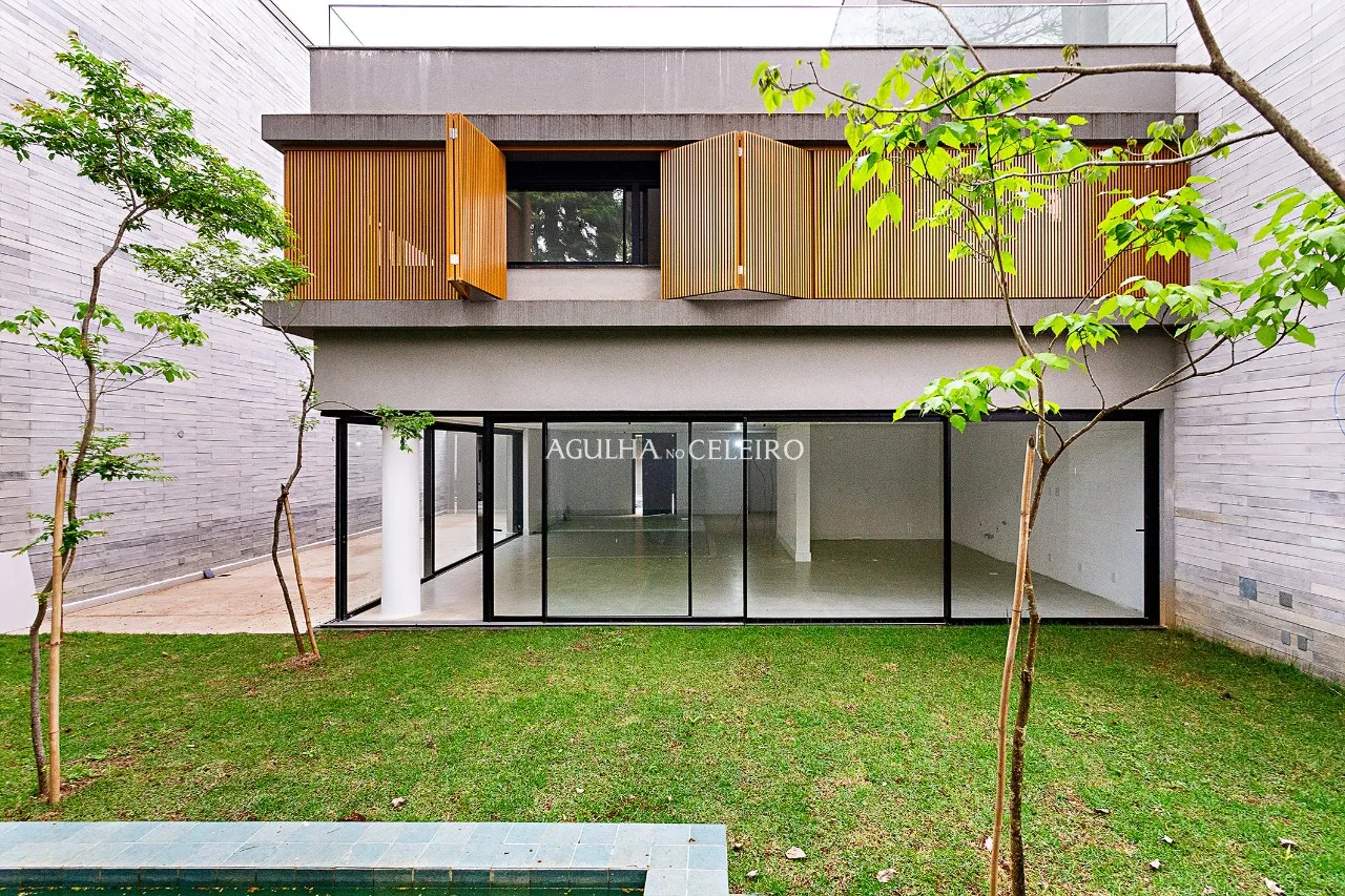 Arquitetura que valoriza o essencial em Carmelitas · demonstração