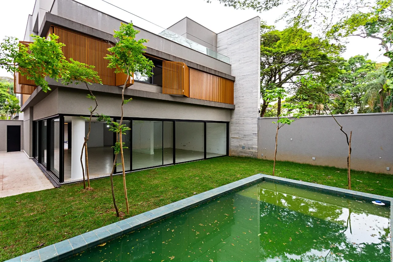 Arquitetura que valoriza o essencial em Carmelitas · demonstração