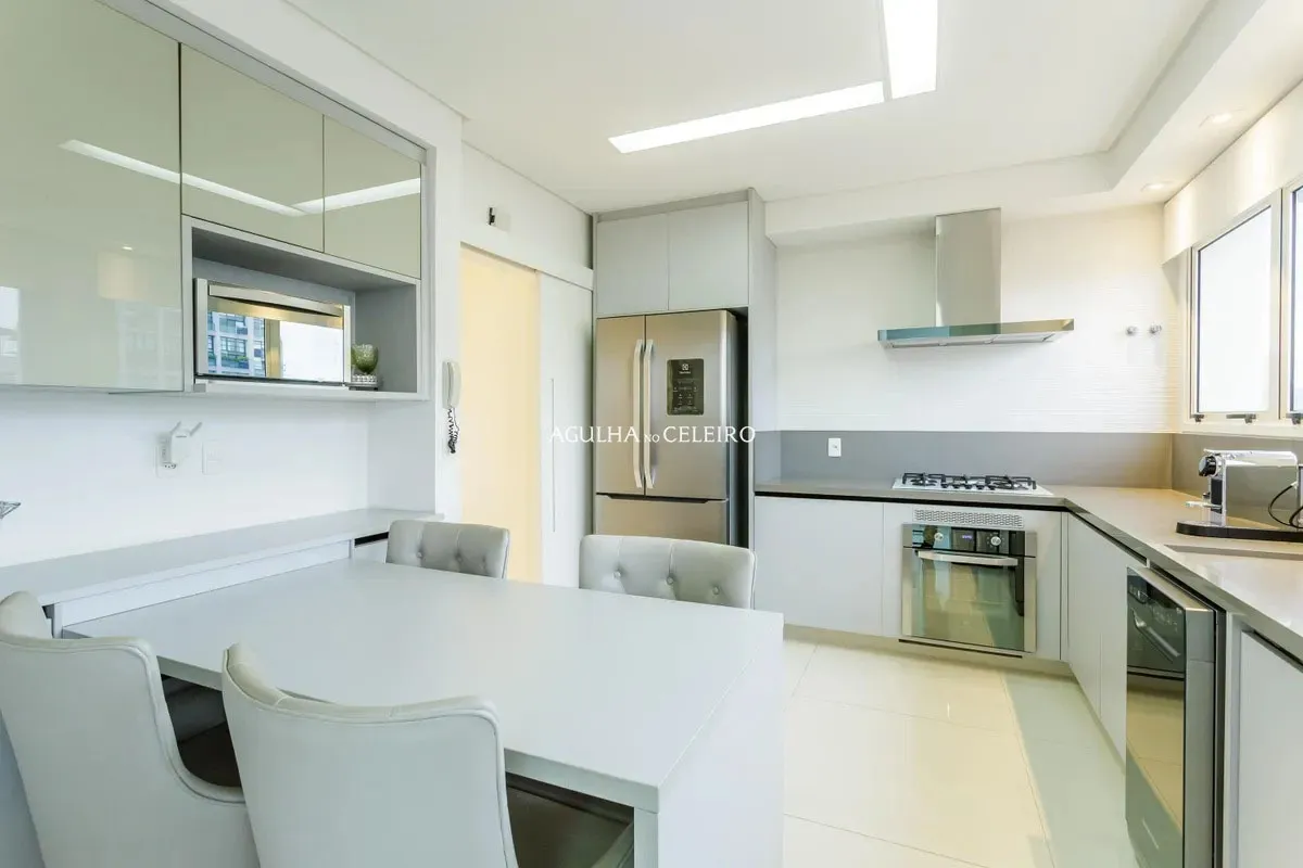 Arquitetura que valoriza o essencial em Carmelitas · demonstração