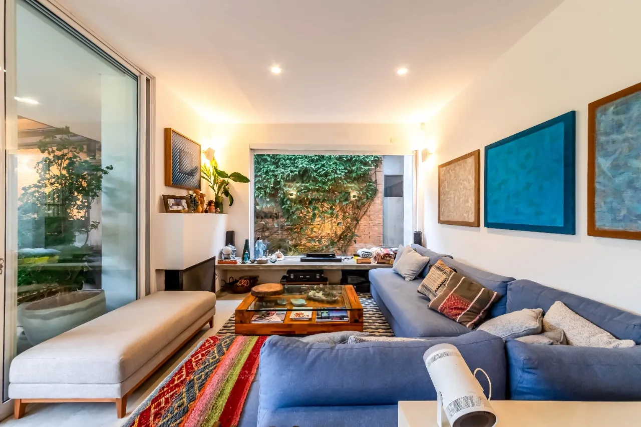 Arquitetura que valoriza o essencial em Carmelitas · demonstração